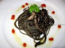 Spaghetti piccanti al nero di seppia