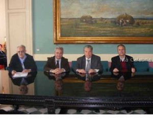 firma accordo comune di Caulonia