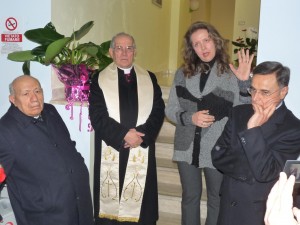 un momento dell'inaugurazione. Al centro Antonella Comes