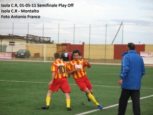 Azzinnari tenta uno scatto