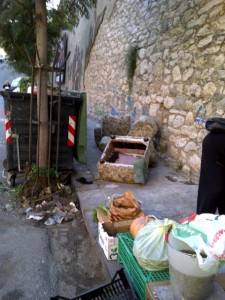 ASP Reggio.Via Padova.Spazio esterno antistante cancello d'ingresso