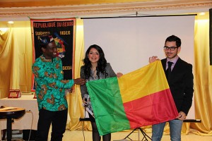 Consegna della bandiera del Benin