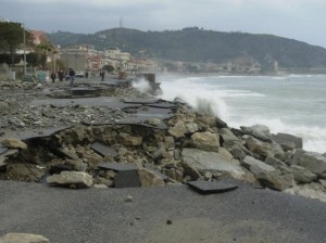 lungomare bova marina dopo mareggiata lungomare bova marina dopo mareggiata