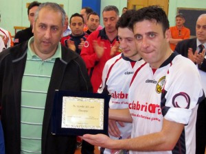 Mendicino e Gallo consegnano targa