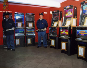 Sala-giochi-Reggio--sequestro-polizia