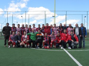 Tutti-insieme-a-centrocampo Tutti-insieme-a-centrocampo