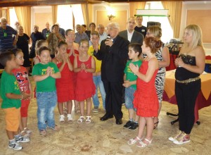 Festa anziani Il vescovo Rimedio e l'oratorio Festa anziani Il vescovo Rimedio e l'oratorio