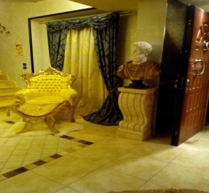 interni della villa sequestrata