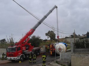 cisterna gas ribaltata