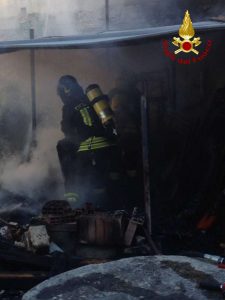 incendio magazzino pentone
