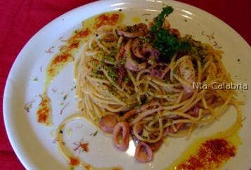 spaghetti con totani