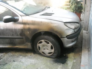 auto bruciata Scilla