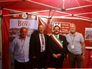 Il sindaco Casile col presidente Nazionale del club e i rappresentanti dei comuni garganici