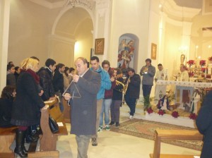 Don-Pino-Latelli-e-i-Novenari-di-Platania-in-Chiesa