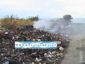 spazzatura a montebello in fumo
