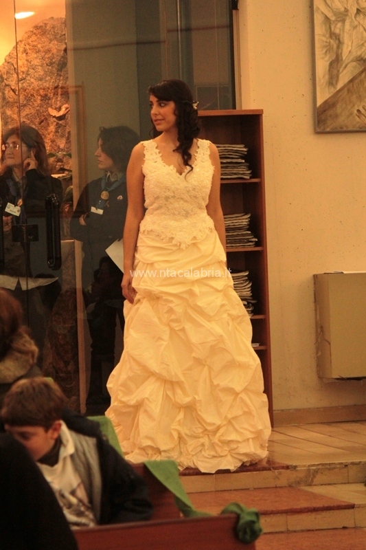 sfilata-sposa-pane-amore-042