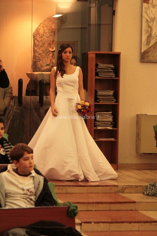 sfilata-sposa-pane-amore-046