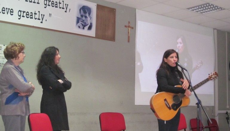 Locri (RC), Paola Turci ha tenuto una lezione-concerto al Liceo Scientifico “Zaleuco”