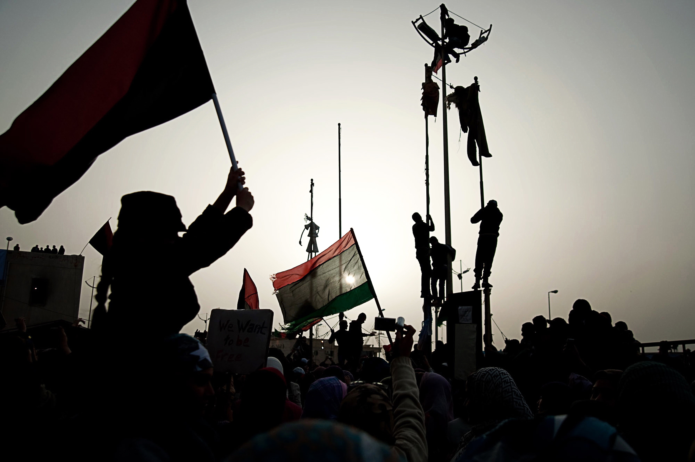 manifestazione anti gheddafi in una piazza di bengasi