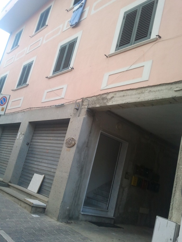 casa dove è caduto il bambino