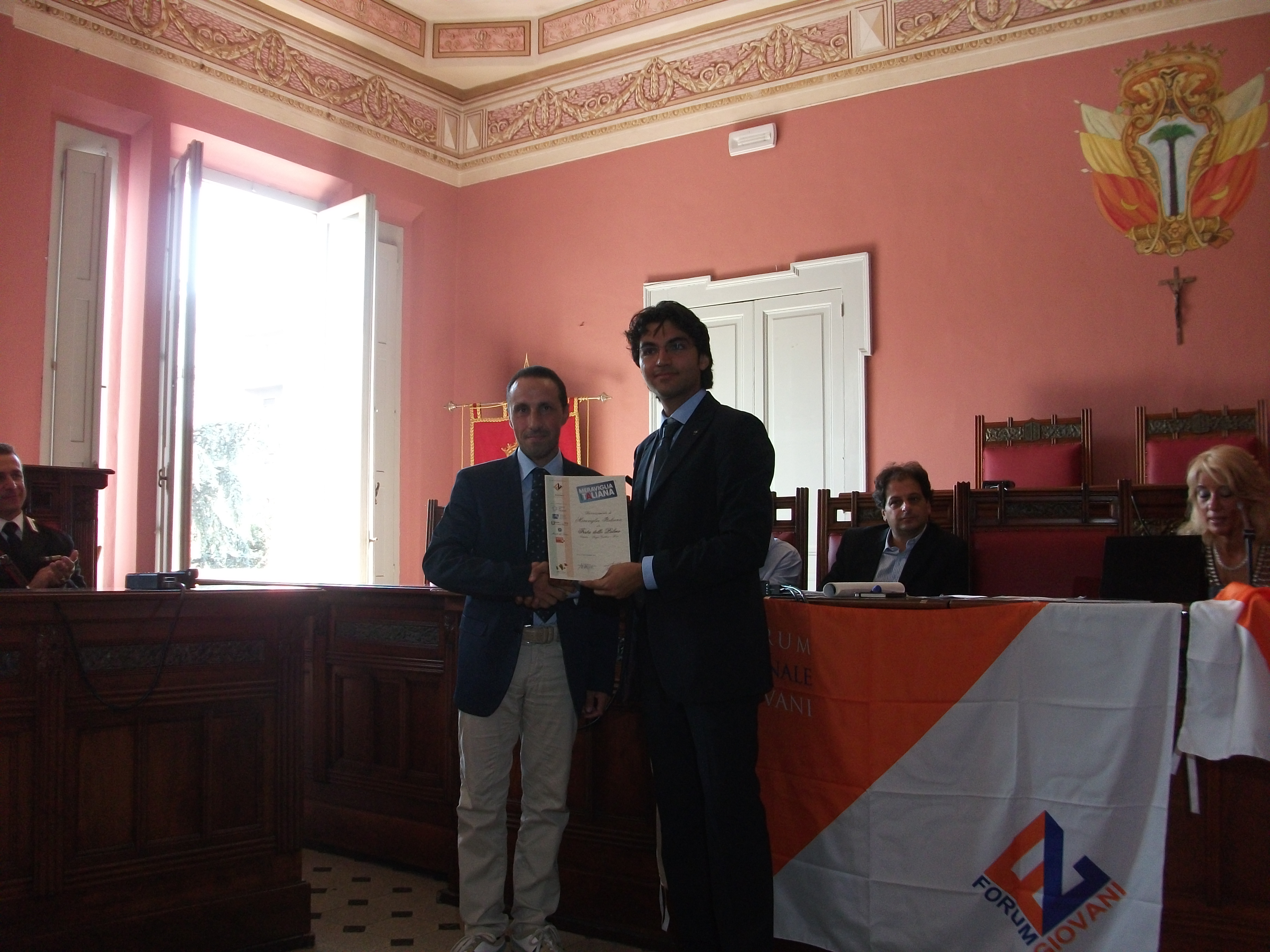 la consegna del riconoscimento