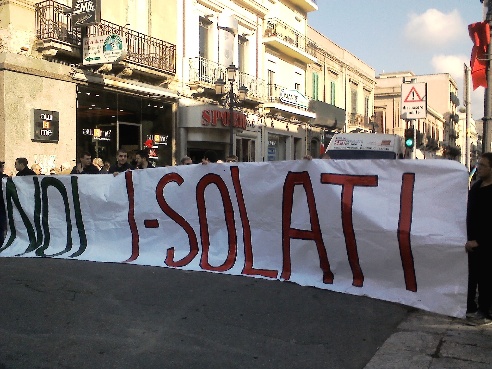 noi isolati manifestazione