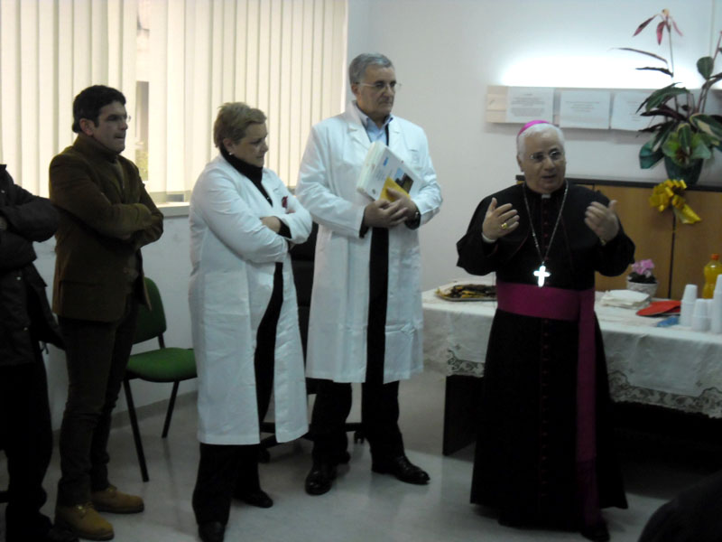 Vescovo_Cantafora_visita_SERT