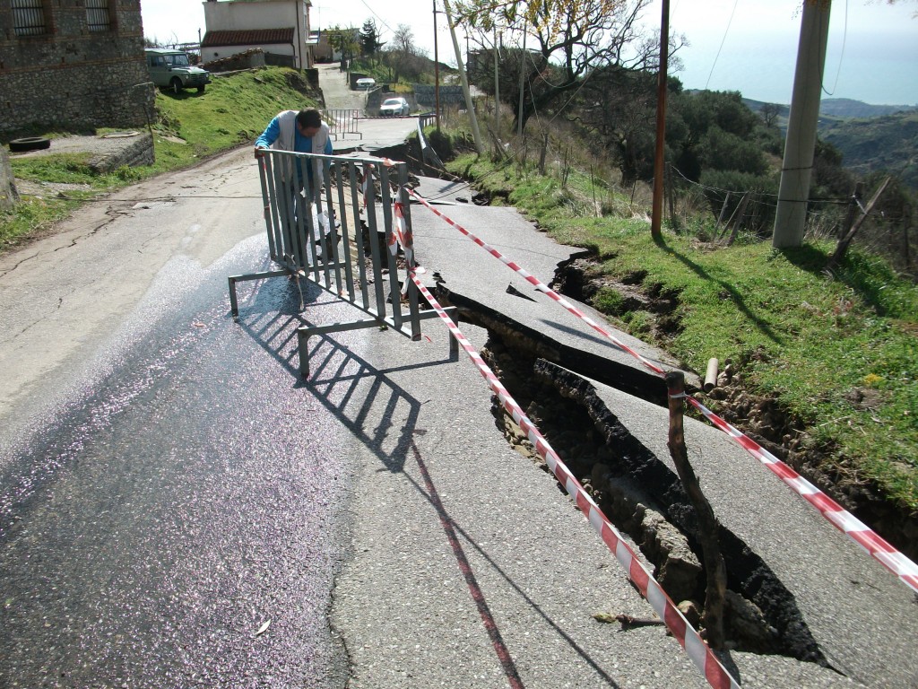 maltempo danni strada bova