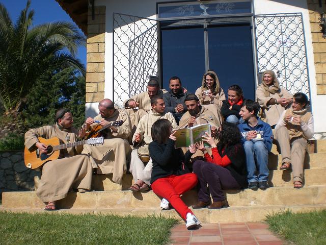 Piccoli Fratelli Sorelle della Via con i giovani