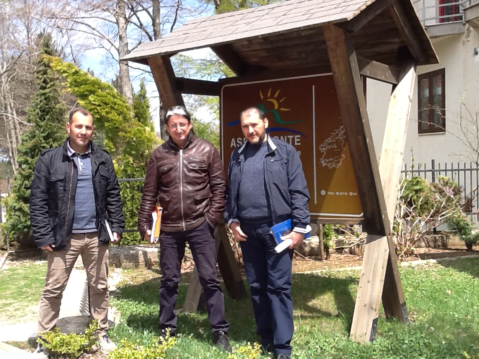 I volonari di fronte alla sede dell'Ente Parco
