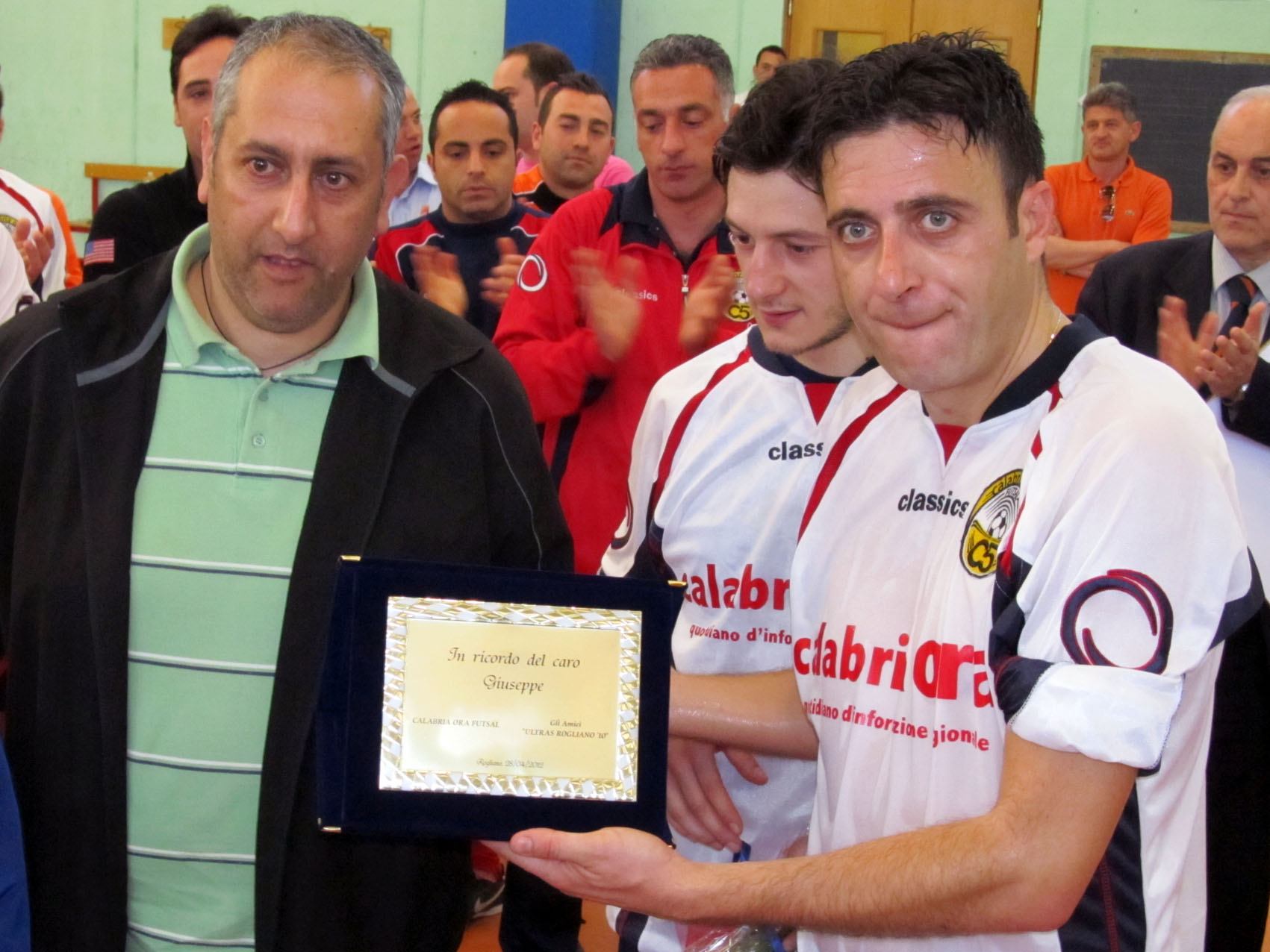 Mendicino e Gallo consegnano targa