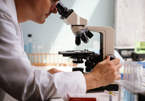 Microscopio_anatomo-patolog