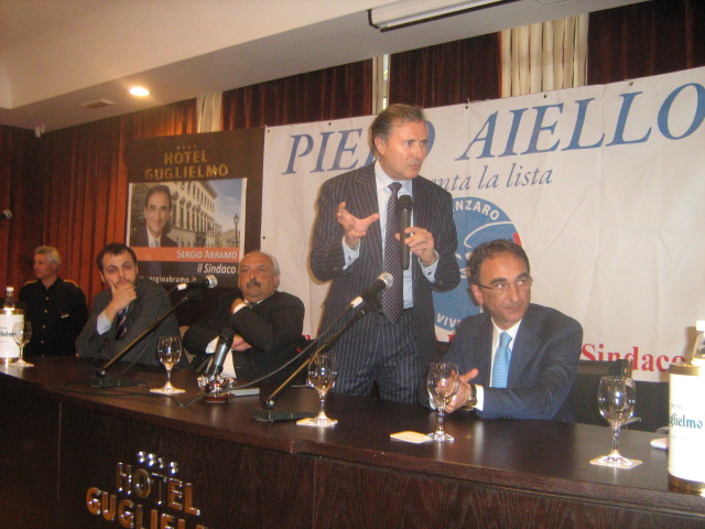 Piero Aiello durante il suo intervento