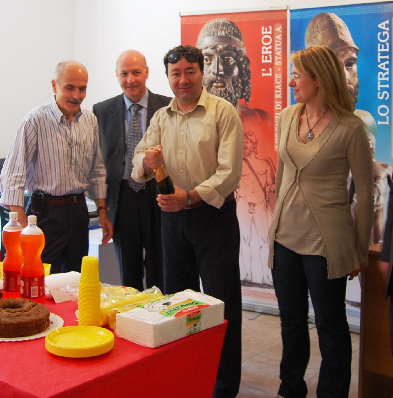 foto inaugurazione uniconsum riace