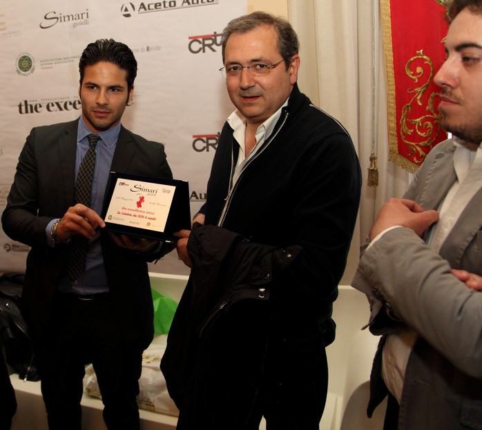 simari consegna targa all ass trematerra