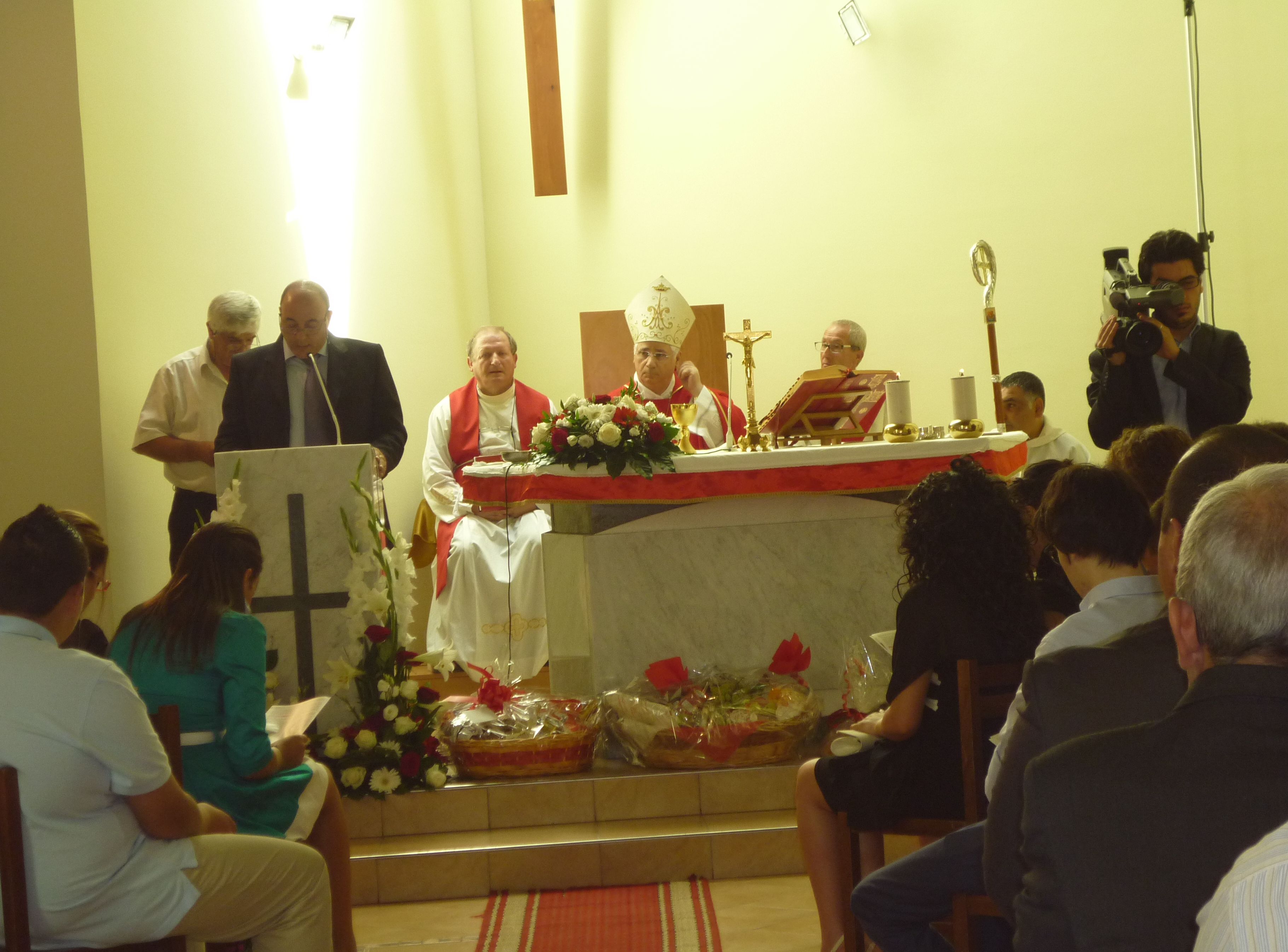 Cresima Mercuri - Vescovo Cantafora e don Pino Latelli (3)