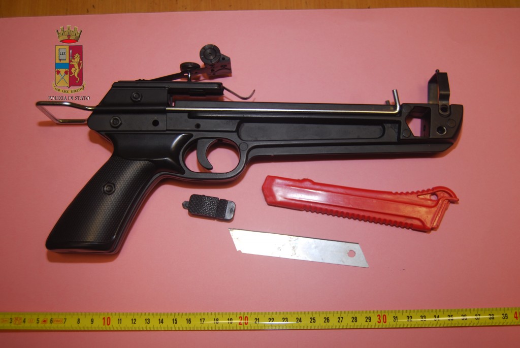 pistola a balestra