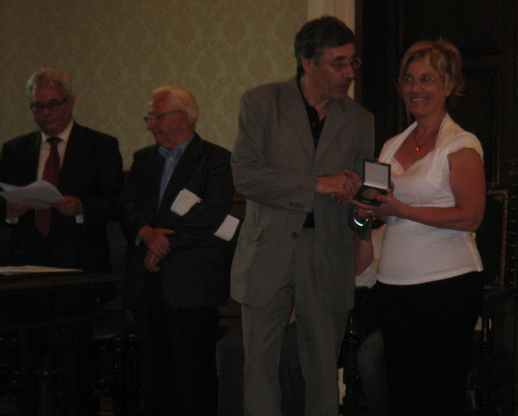 BALDO ESPOSITO CONSEGNA PREMIO A CATERINA RIZZO