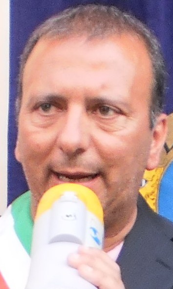 Sindaco Lo Polito con megafono