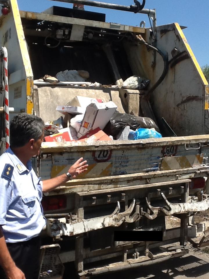 foto autocompattatori presso inceneritore c.da Cicerna