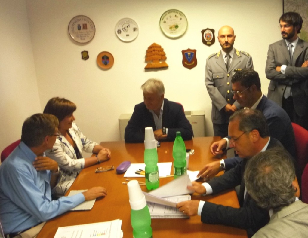 foto tavolo riunione pollino