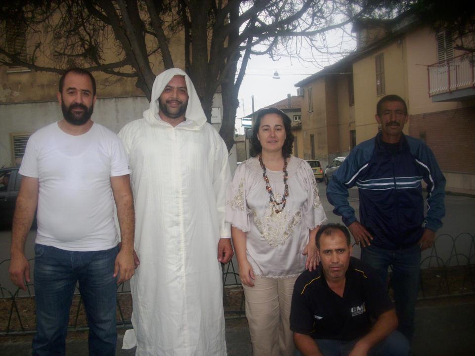 Nadia Montirosso con alcuni rappresentanti della comunità marocchina