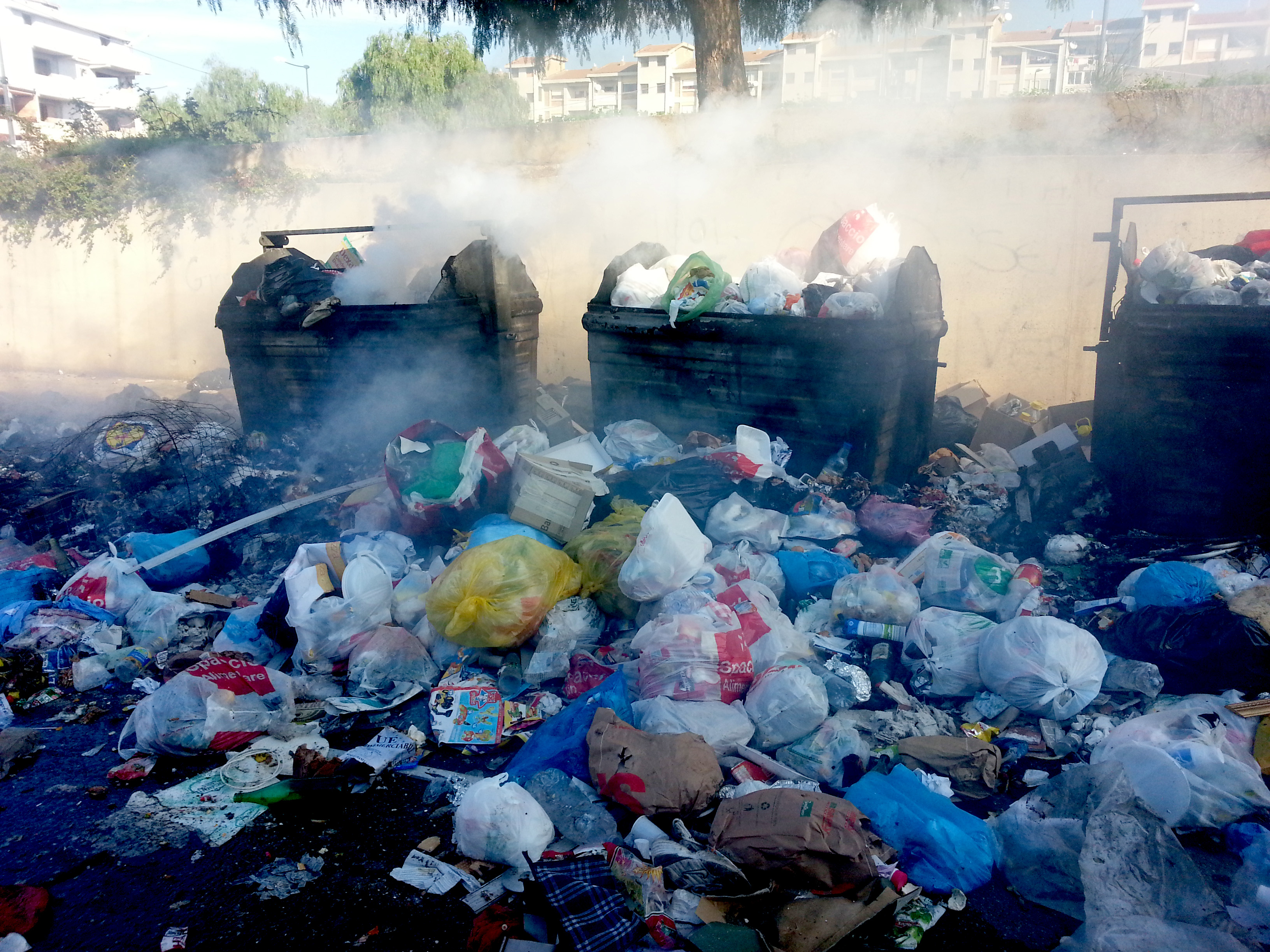 spazzatura in fiamme