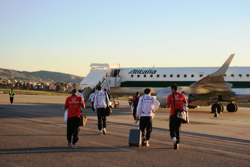 Foto_Catania_Calcio_in_partenza_da_aeroporto_dello_stretto