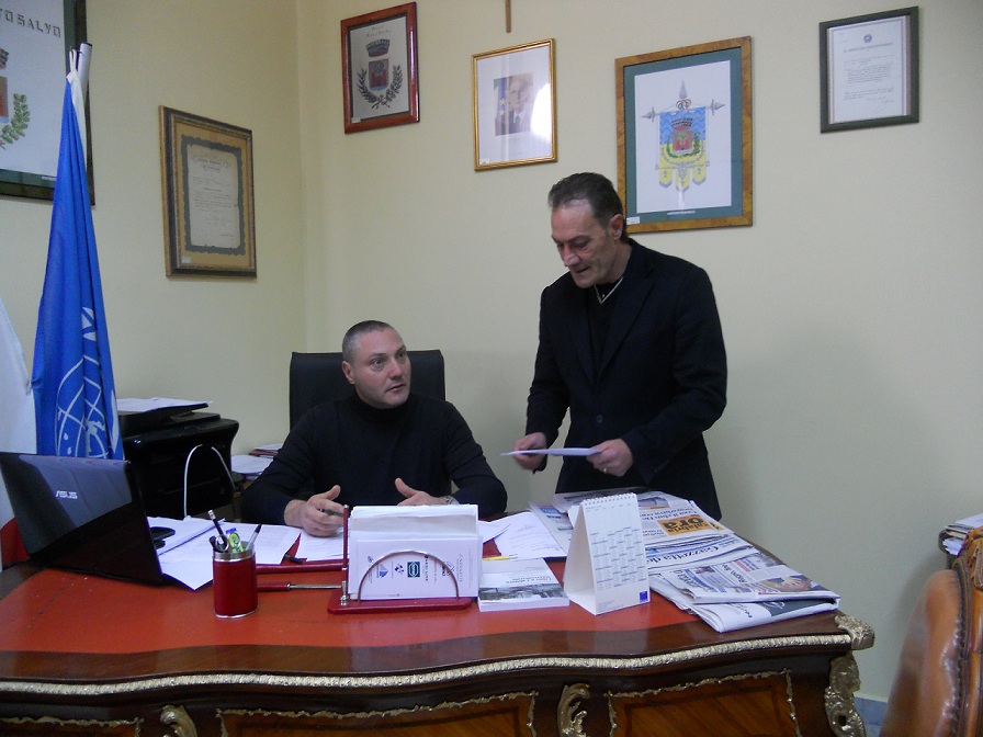 il-sindaco-gesualdo-costantino-con-assessore-giuseppe-latella