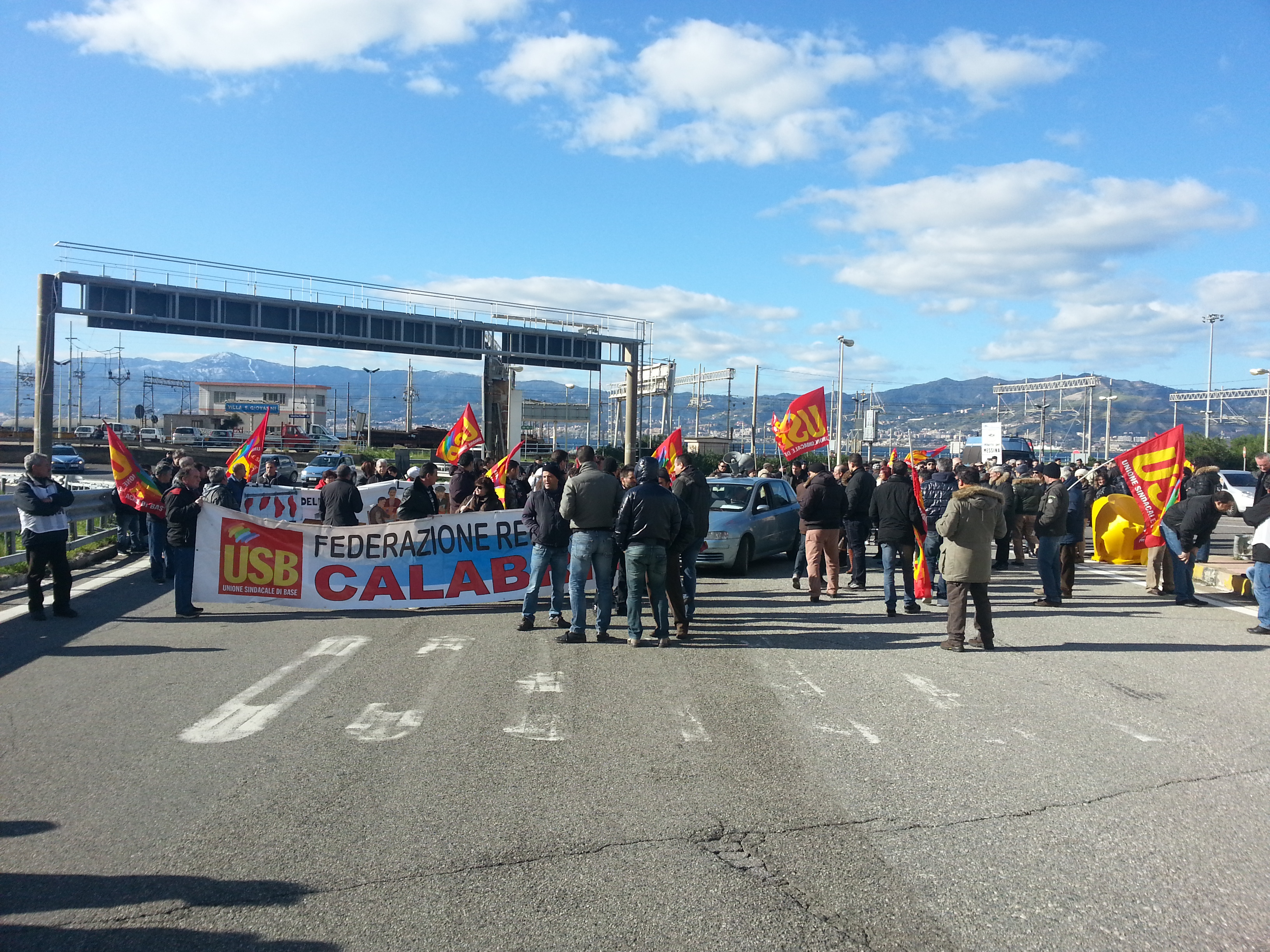 manifestazione a villa san giovanni