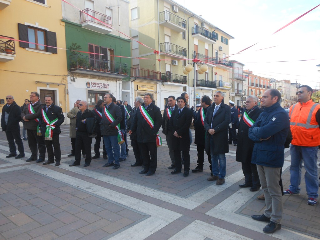 Manifestazione-sindaci-su-emergenza-rifiuti