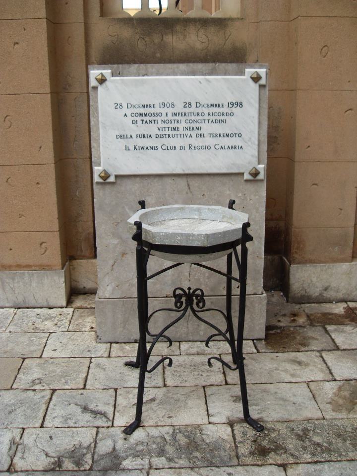 Stele-e-Tripode-Terremoto-1908-Kiwanis-Club-RC