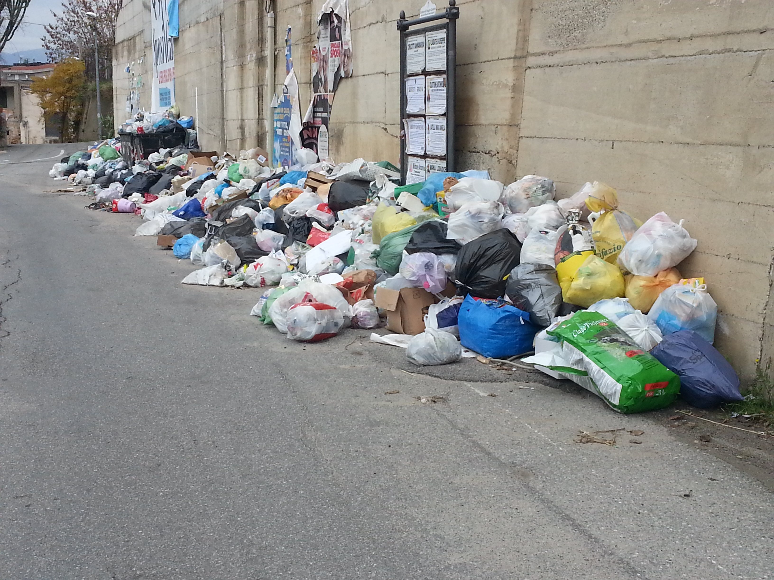 rifiuti emergenza in calabria