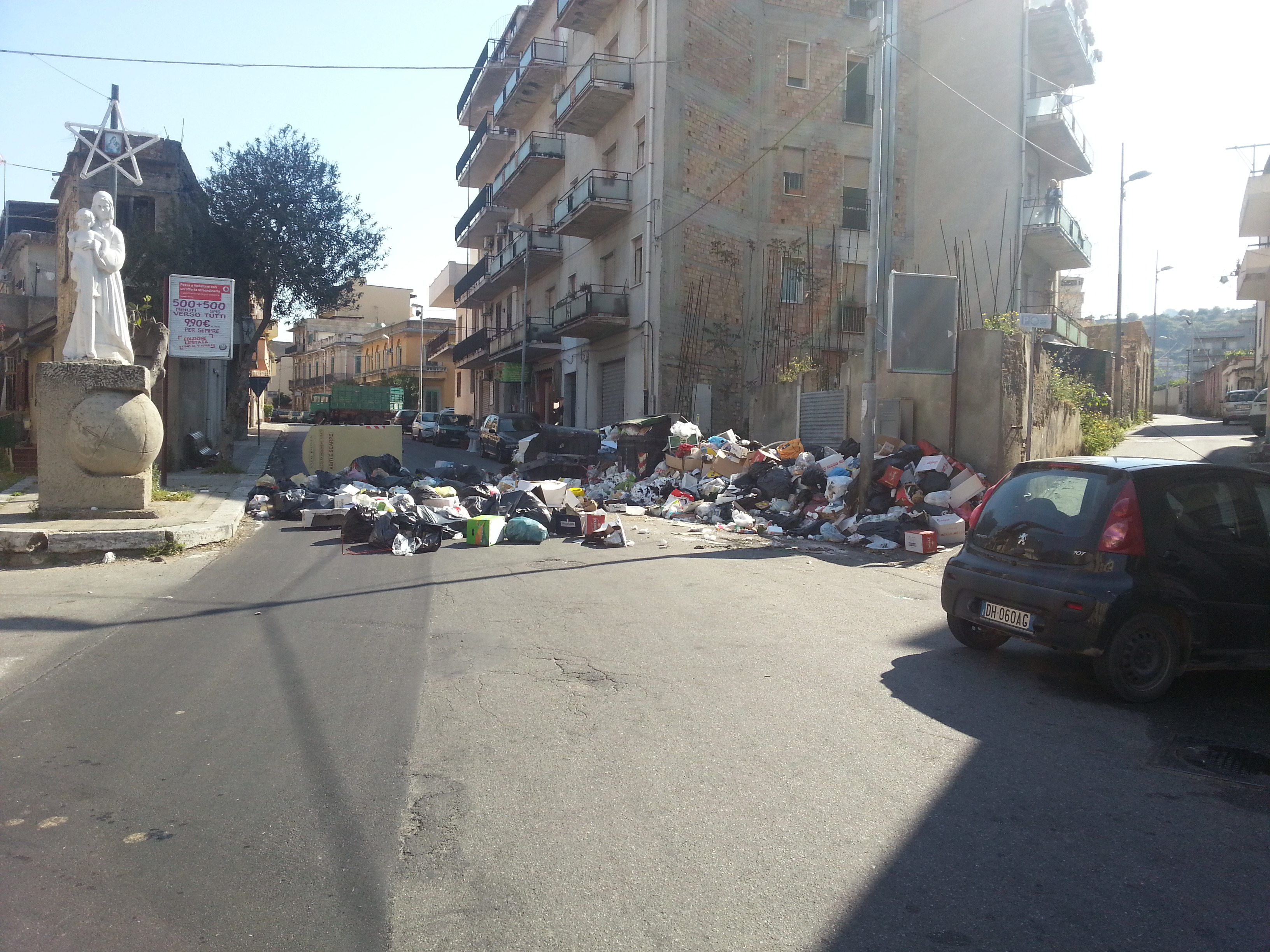 Foto-Rifiuti-in-strada-reggio-calabria